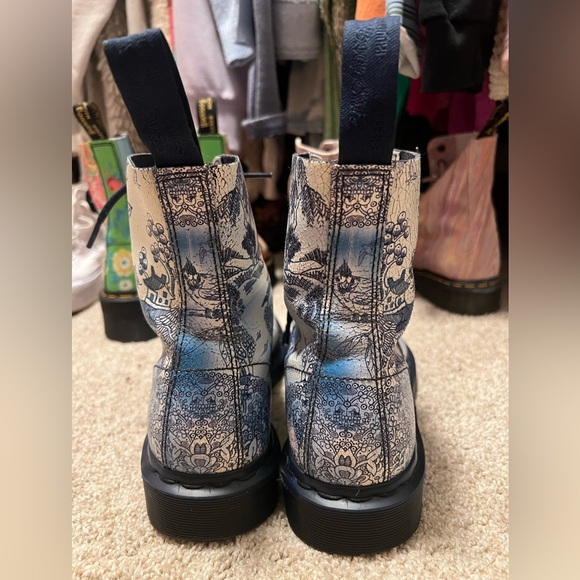 EUC Dr. Martens Willow Pascal 8-Eye Boots - Picture 9 of 9